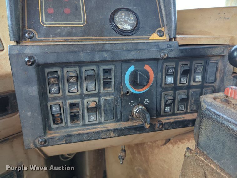 image for item DW5014 1995 Caterpillar 623F elevating scraper