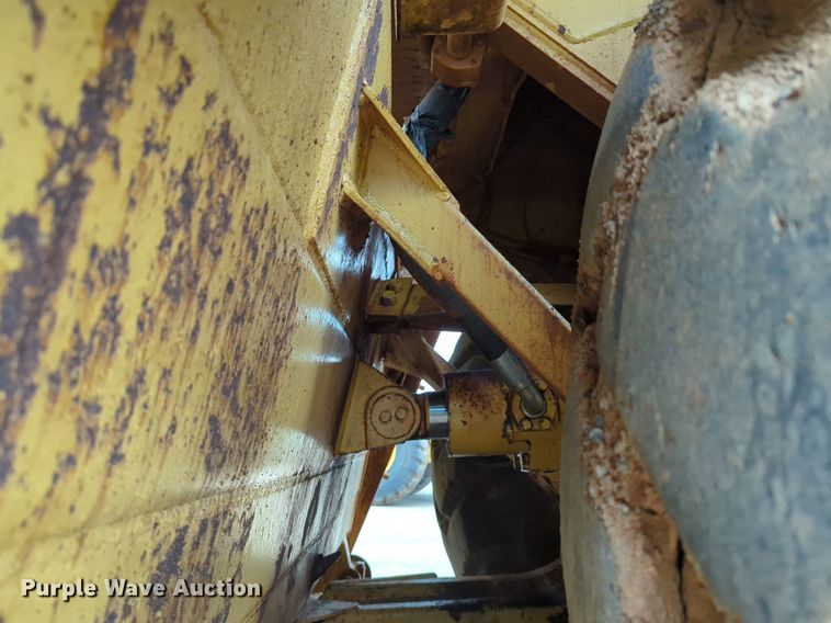 image for item DW5015 1991 Caterpillar 621E scraper