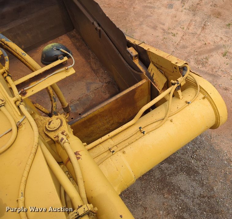 image for item DW5015 1991 Caterpillar 621E scraper