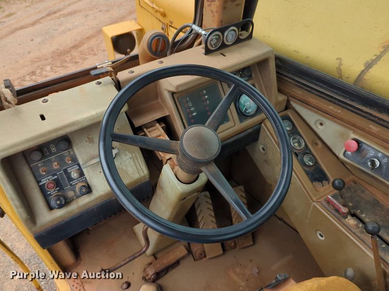 image for item DW5015 1991 Caterpillar 621E scraper