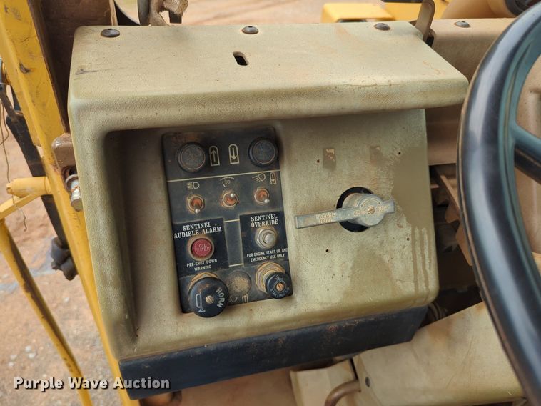 image for item DW5015 1991 Caterpillar 621E scraper