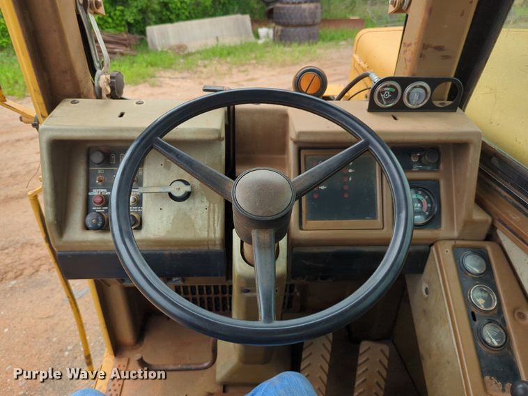 image for item DW5015 1991 Caterpillar 621E scraper