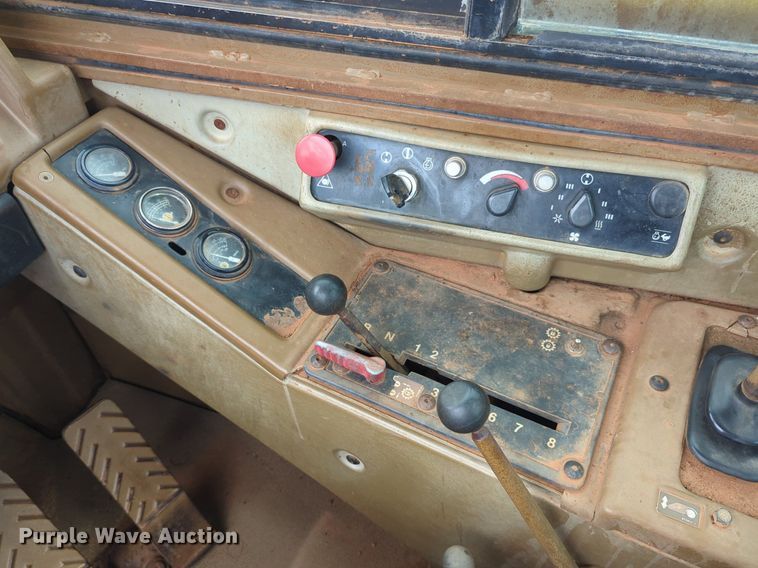 image for item DW5015 1991 Caterpillar 621E scraper