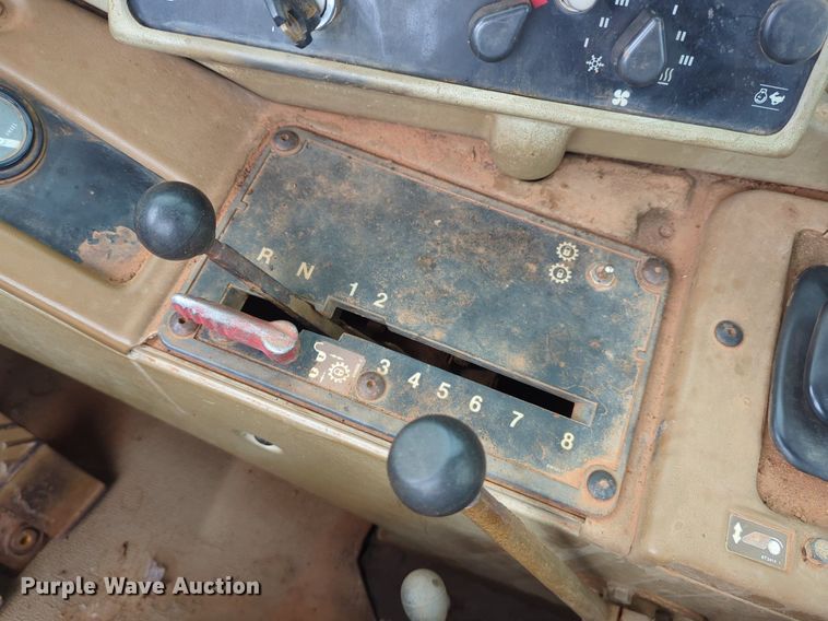 image for item DW5015 1991 Caterpillar 621E scraper