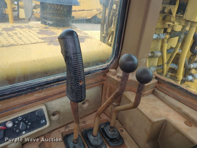 image for item DW5015 1991 Caterpillar 621E scraper