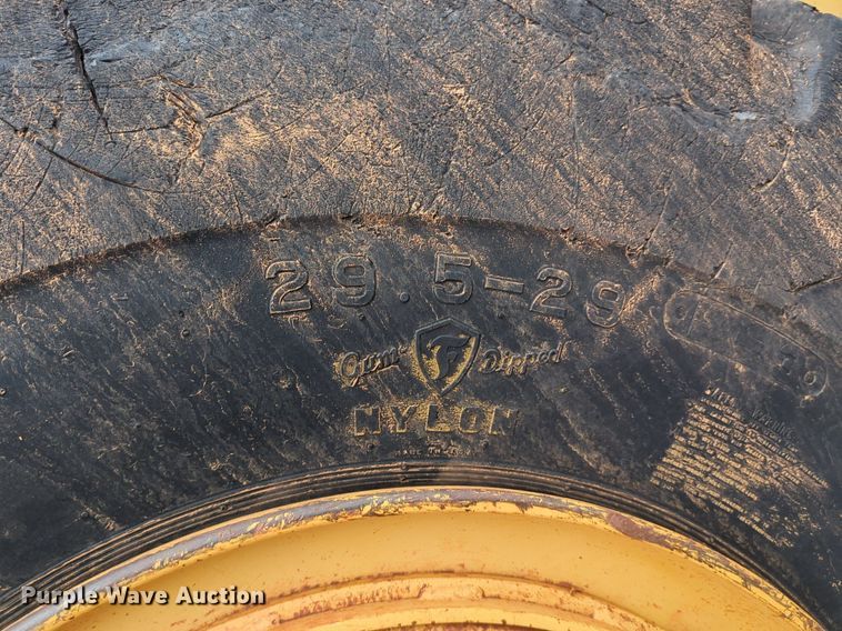 image for item DW5015 1991 Caterpillar 621E scraper