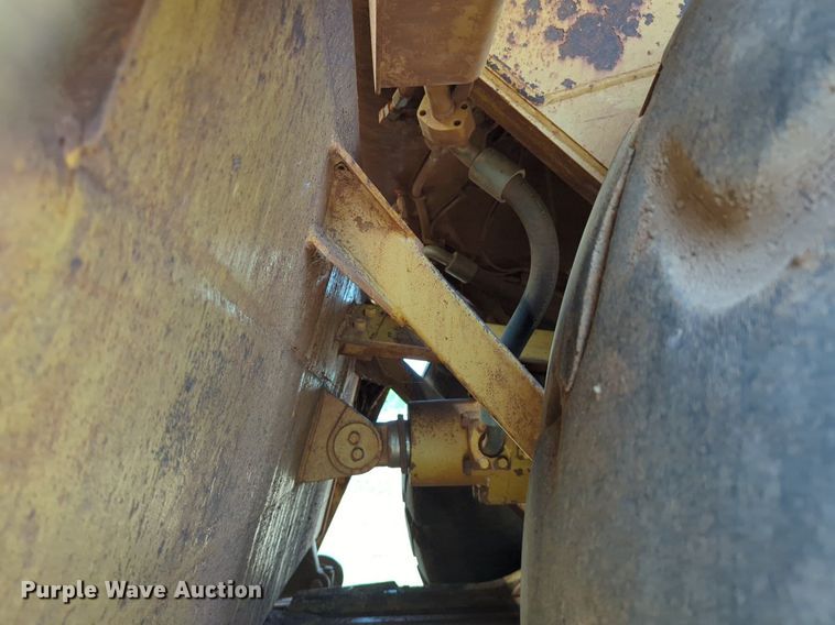 image for item DW5016 1988 Caterpillar 621E elevating scraper