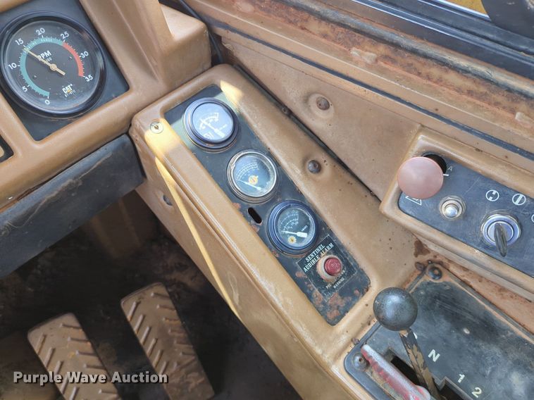 image for item DW5016 1988 Caterpillar 621E elevating scraper