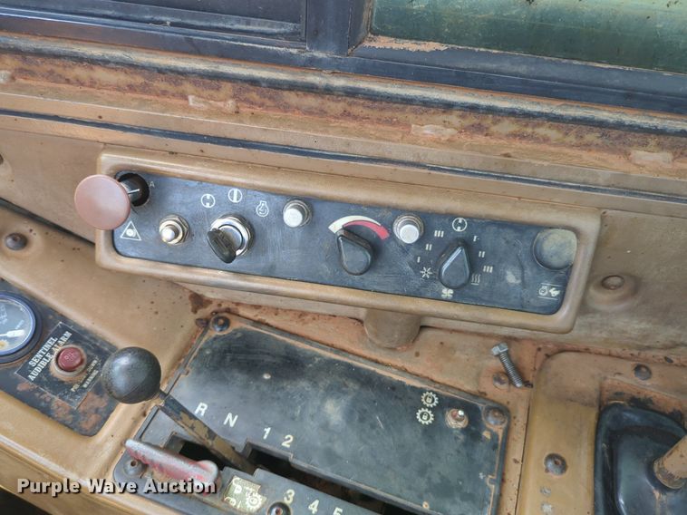 image for item DW5016 1988 Caterpillar 621E elevating scraper