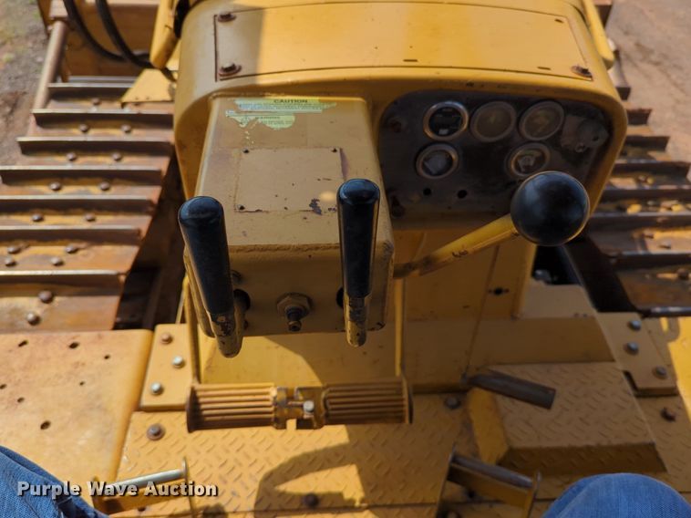 image for item DW5017 1984 Caterpillar  D7G dozer
