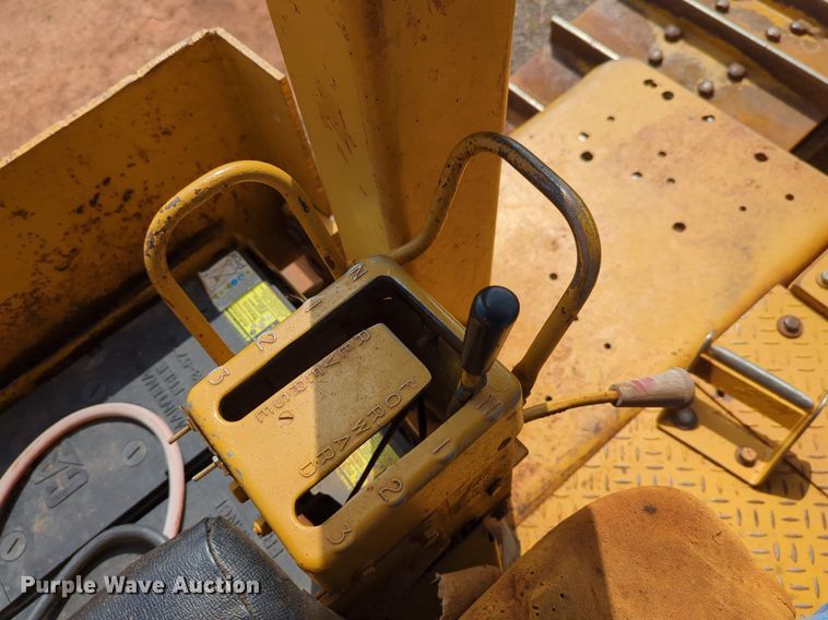 image for item DW5017 1984 Caterpillar  D7G dozer