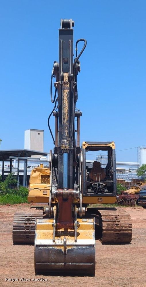 image for item DW5019 2008 John Deere 200D excavator