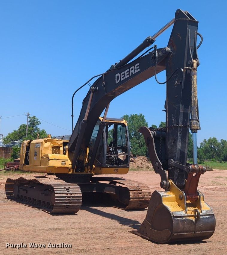 image for item DW5019 2008 John Deere 200D excavator
