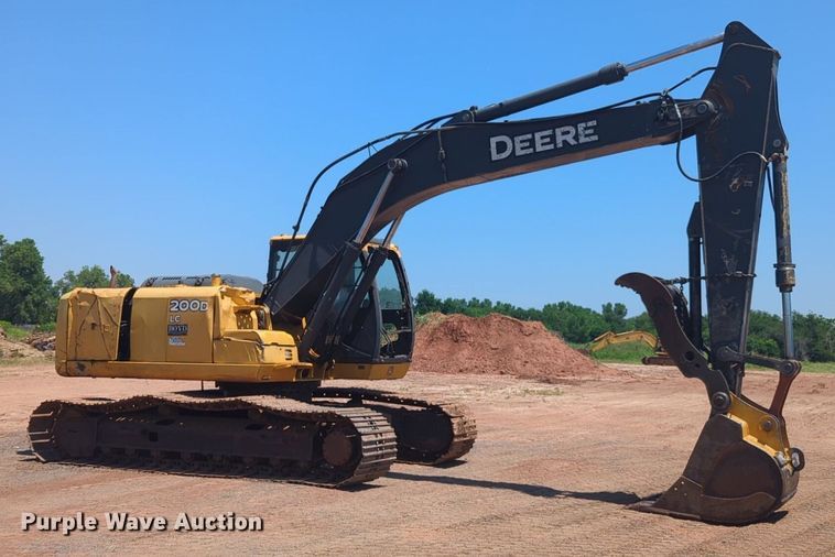 image for item DW5019 2008 John Deere 200D excavator