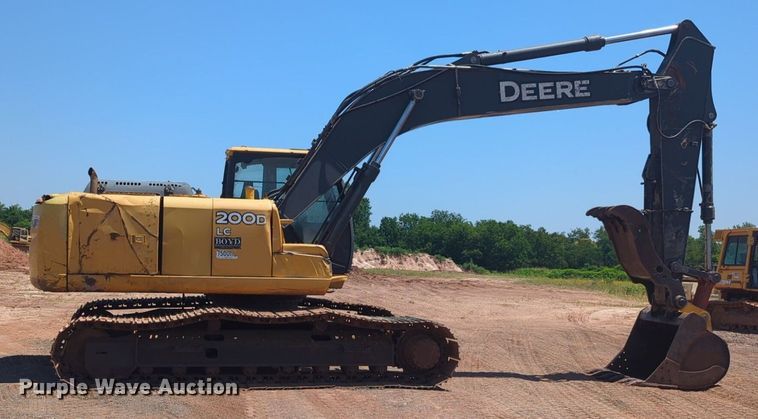 image for item DW5019 2008 John Deere 200D excavator