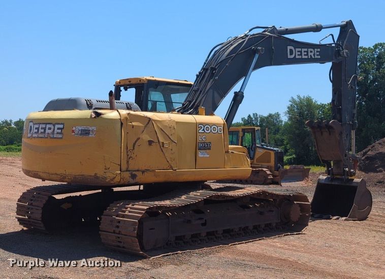 image for item DW5019 2008 John Deere 200D excavator