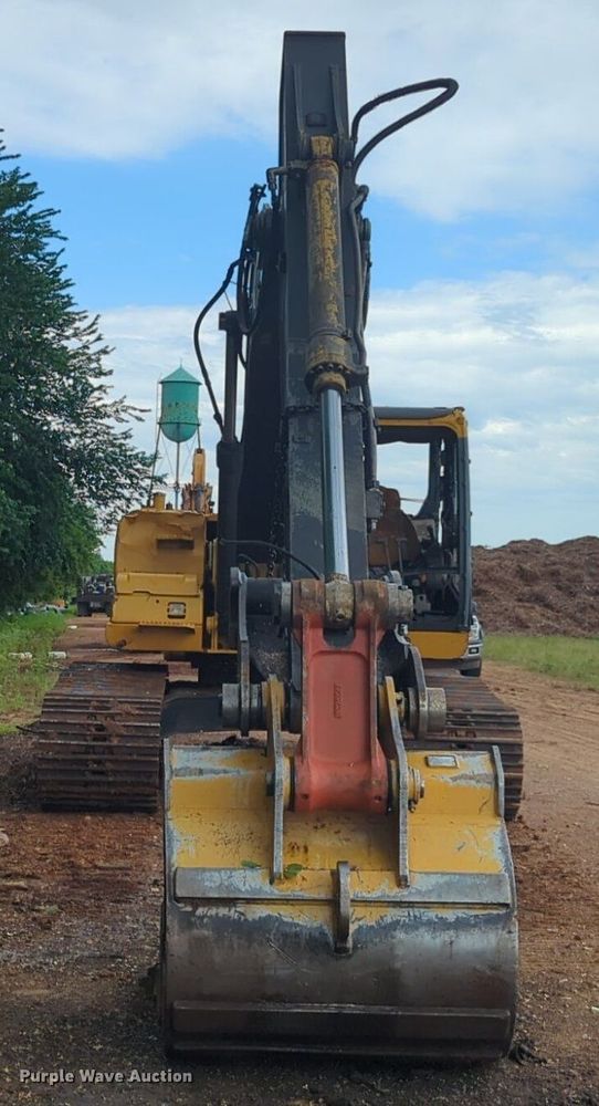image for item DW5019 2008 John Deere 200D excavator