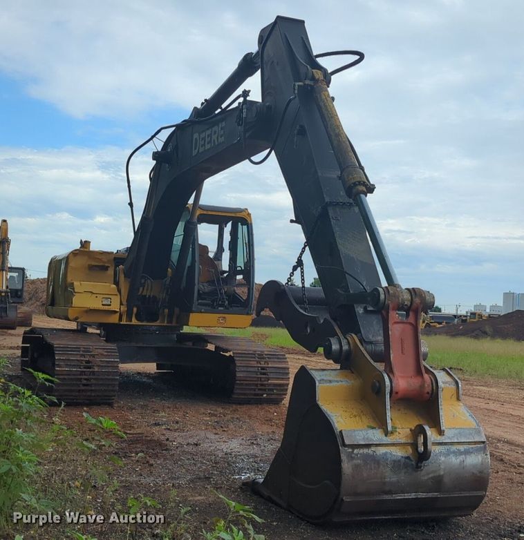 image for item DW5019 2008 John Deere 200D excavator