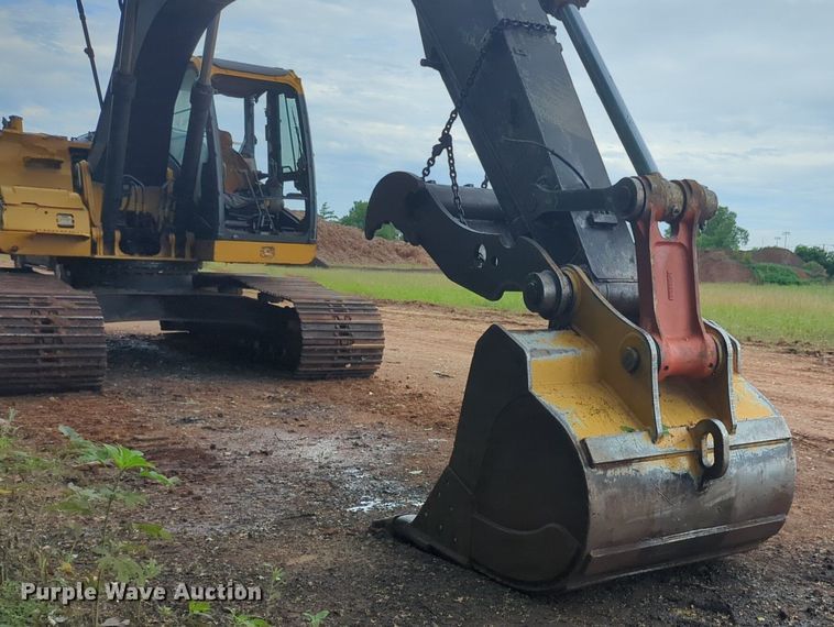 image for item DW5019 2008 John Deere 200D excavator