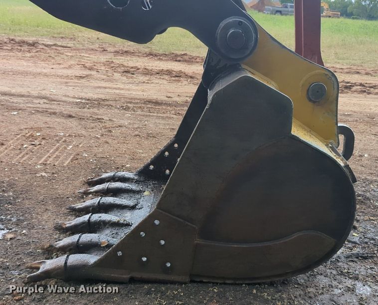 image for item DW5019 2008 John Deere 200D excavator