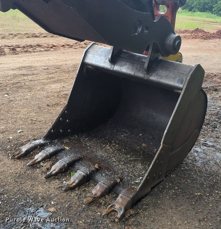 image for item DW5019 2008 John Deere 200D excavator