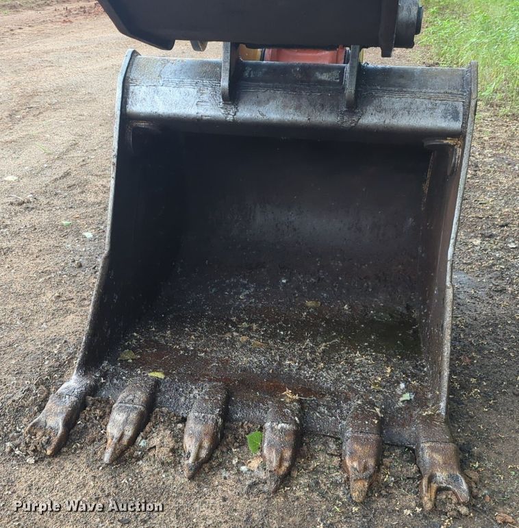 image for item DW5019 2008 John Deere 200D excavator