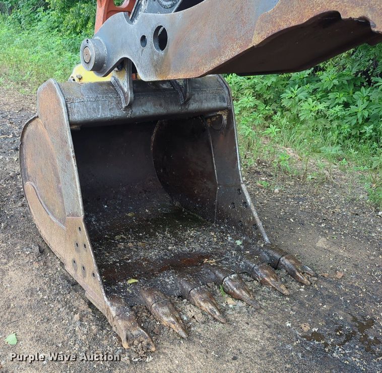 image for item DW5019 2008 John Deere 200D excavator