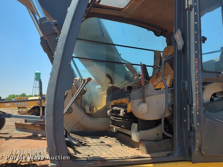 image for item DW5019 2008 John Deere 200D excavator