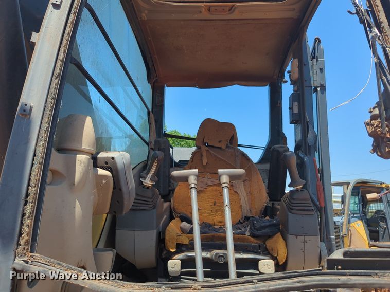 image for item DW5019 2008 John Deere 200D excavator