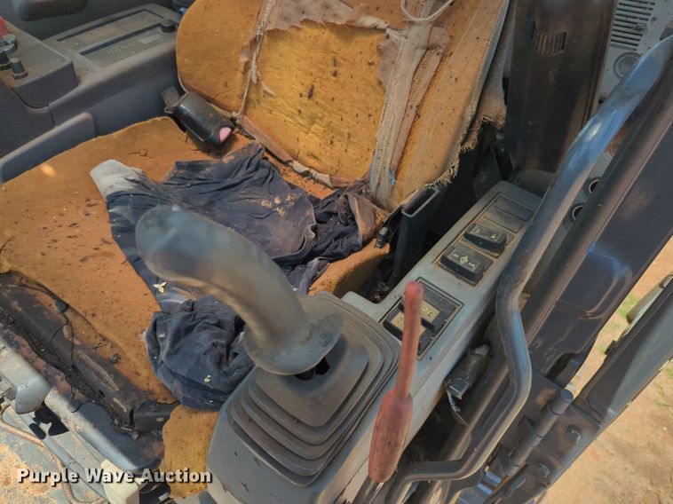 image for item DW5019 2008 John Deere 200D excavator