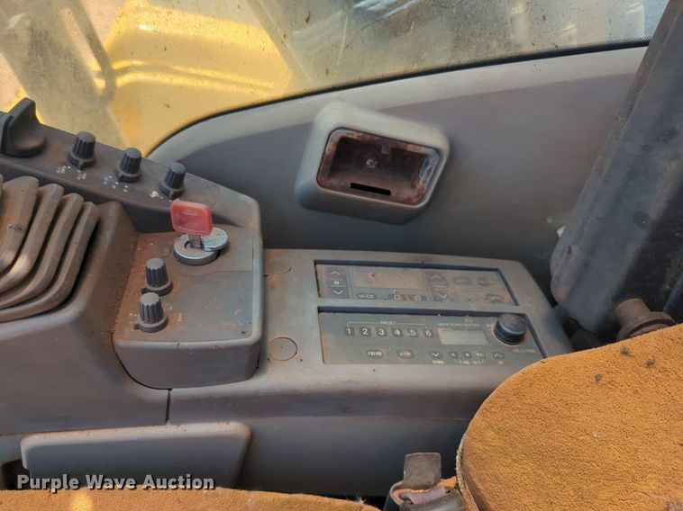 image for item DW5019 2008 John Deere 200D excavator