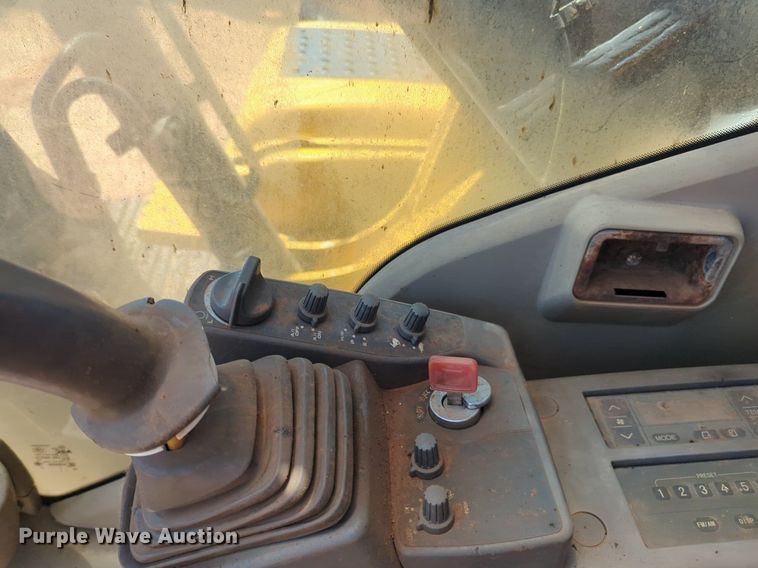 image for item DW5019 2008 John Deere 200D excavator