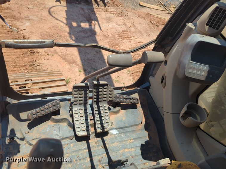 image for item DW5019 2008 John Deere 200D excavator