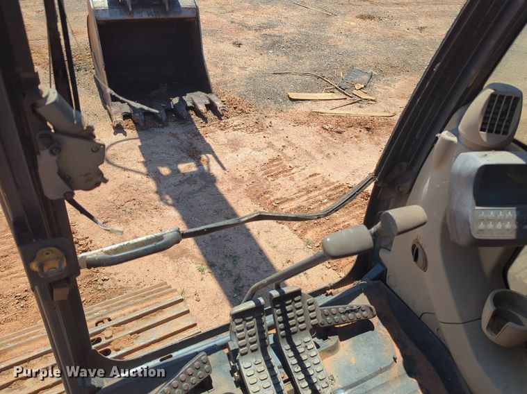 image for item DW5019 2008 John Deere 200D excavator