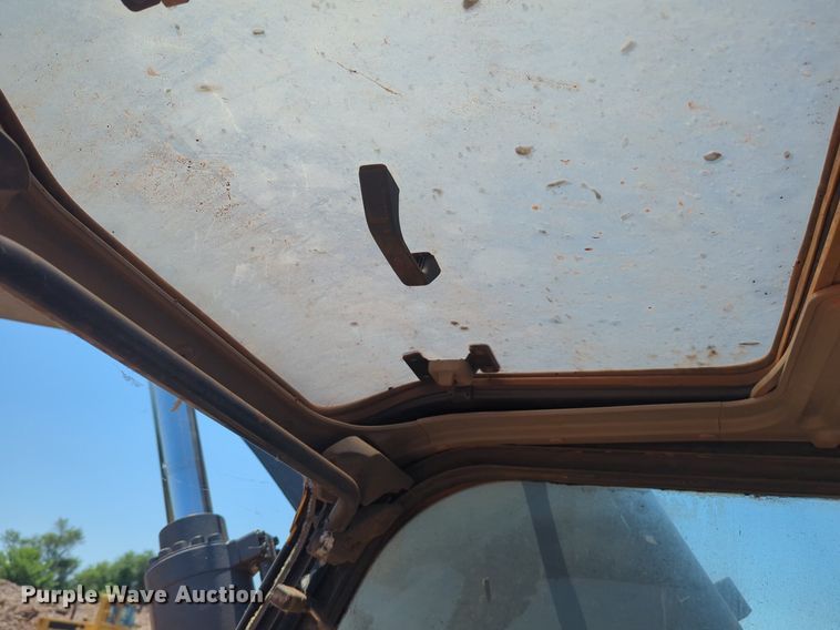 image for item DW5019 2008 John Deere 200D excavator