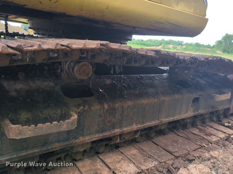 image for item DW5019 2008 John Deere 200D excavator