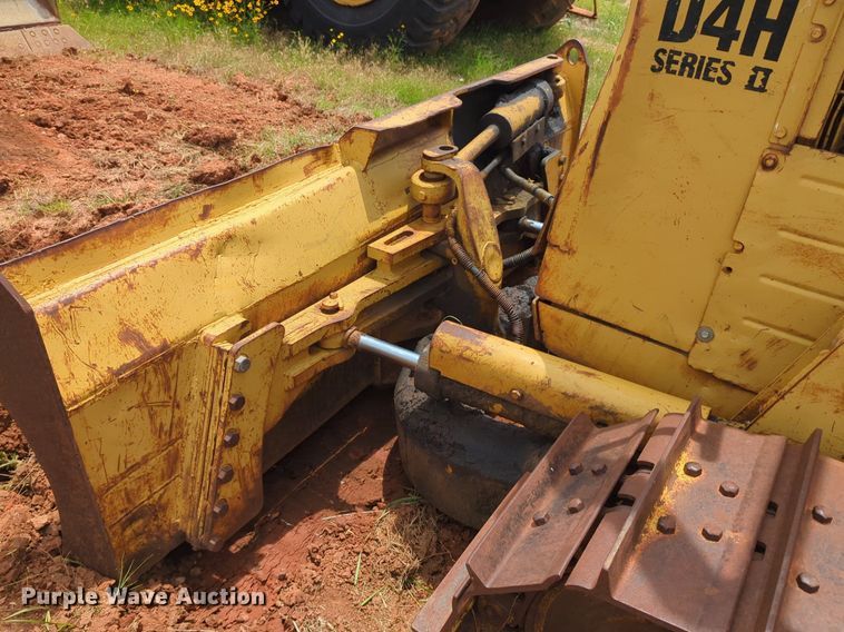 image for item DW5020 1986 Caterpillar  D4H dozer