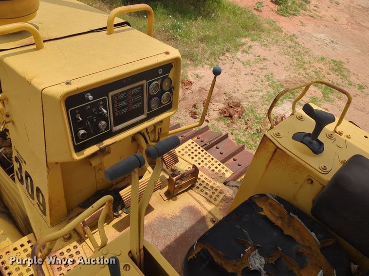 image for item DW5020 1986 Caterpillar  D4H dozer