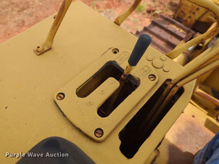 image for item DW5020 1986 Caterpillar  D4H dozer