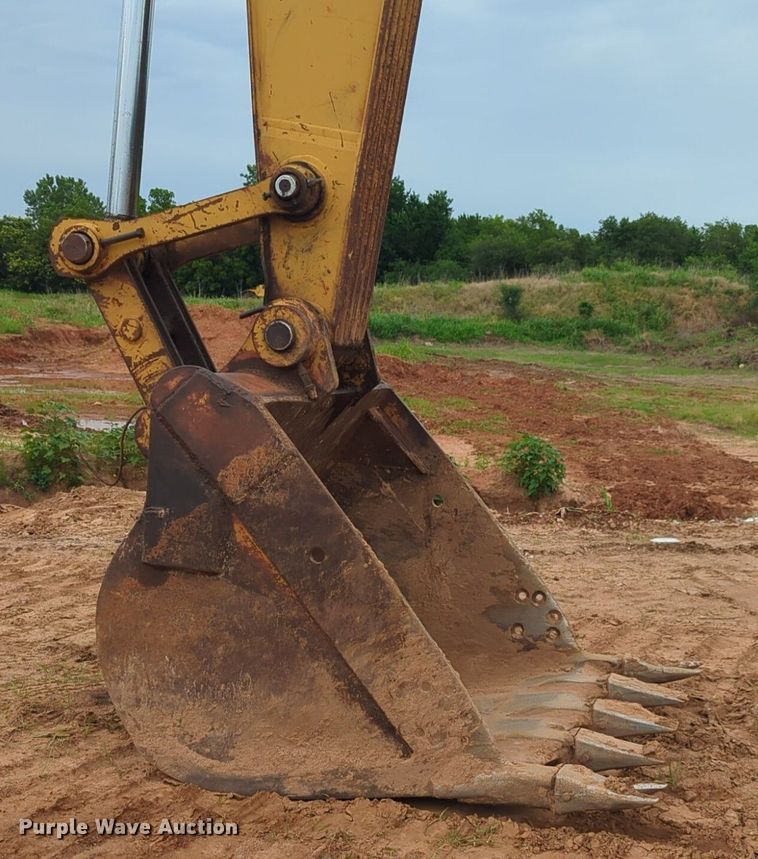 image for item DW5024 1995 Caterpillar 330 excavator