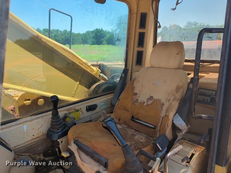 image for item DW5024 1995 Caterpillar 330 excavator