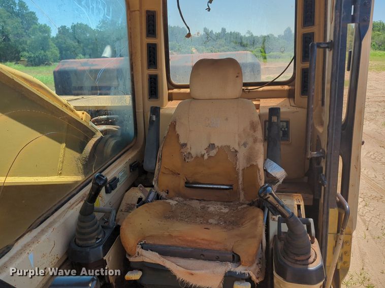 image for item DW5024 1995 Caterpillar 330 excavator