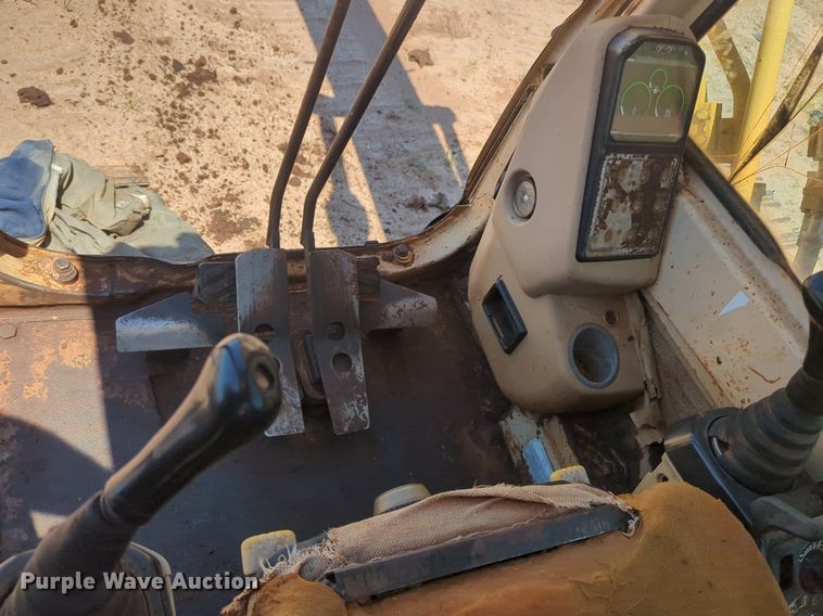 image for item DW5024 1995 Caterpillar 330 excavator