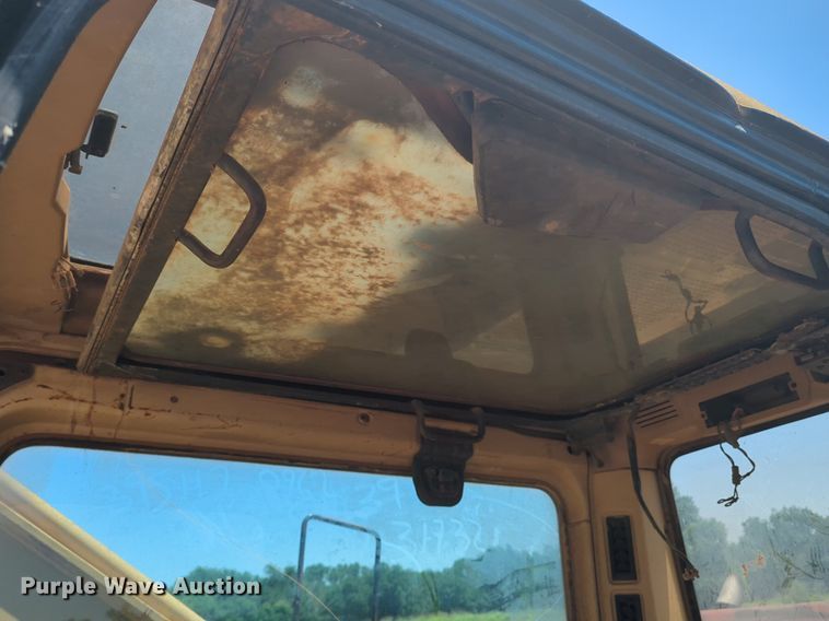 image for item DW5024 1995 Caterpillar 330 excavator