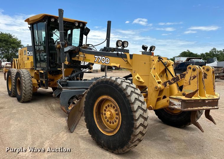 image for item DW5031 2007 John Deere 770D motor grader