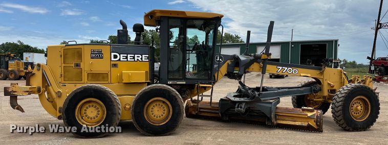 image for item DW5031 2007 John Deere 770D motor grader