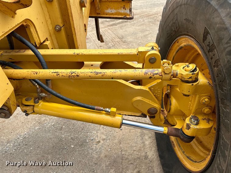 image for item DW5031 2007 John Deere 770D motor grader