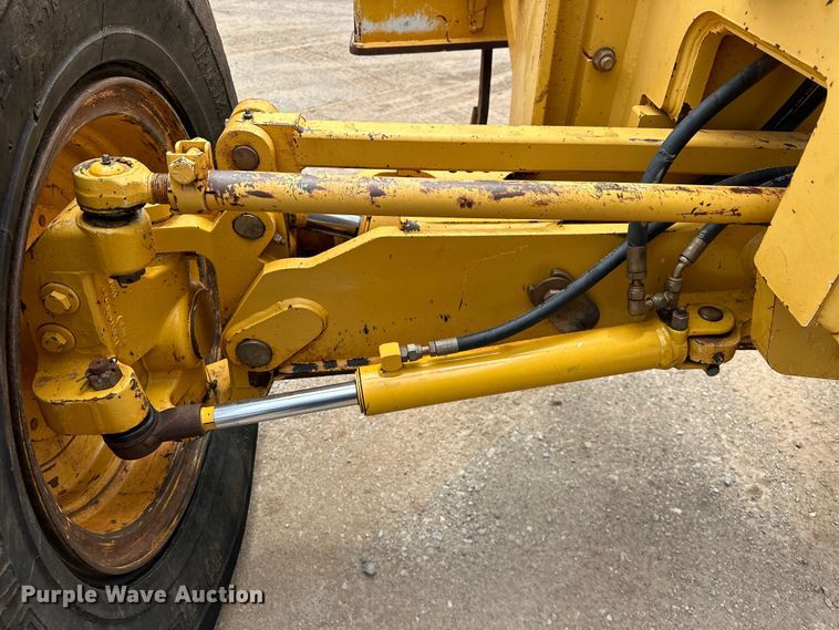 image for item DW5031 2007 John Deere 770D motor grader