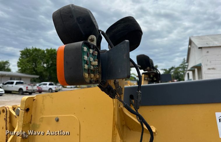 image for item DW5031 2007 John Deere 770D motor grader