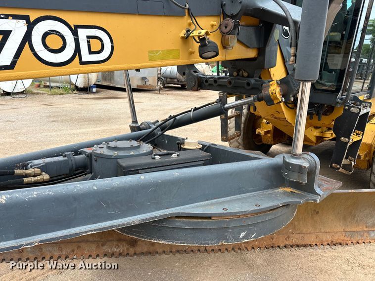 image for item DW5031 2007 John Deere 770D motor grader